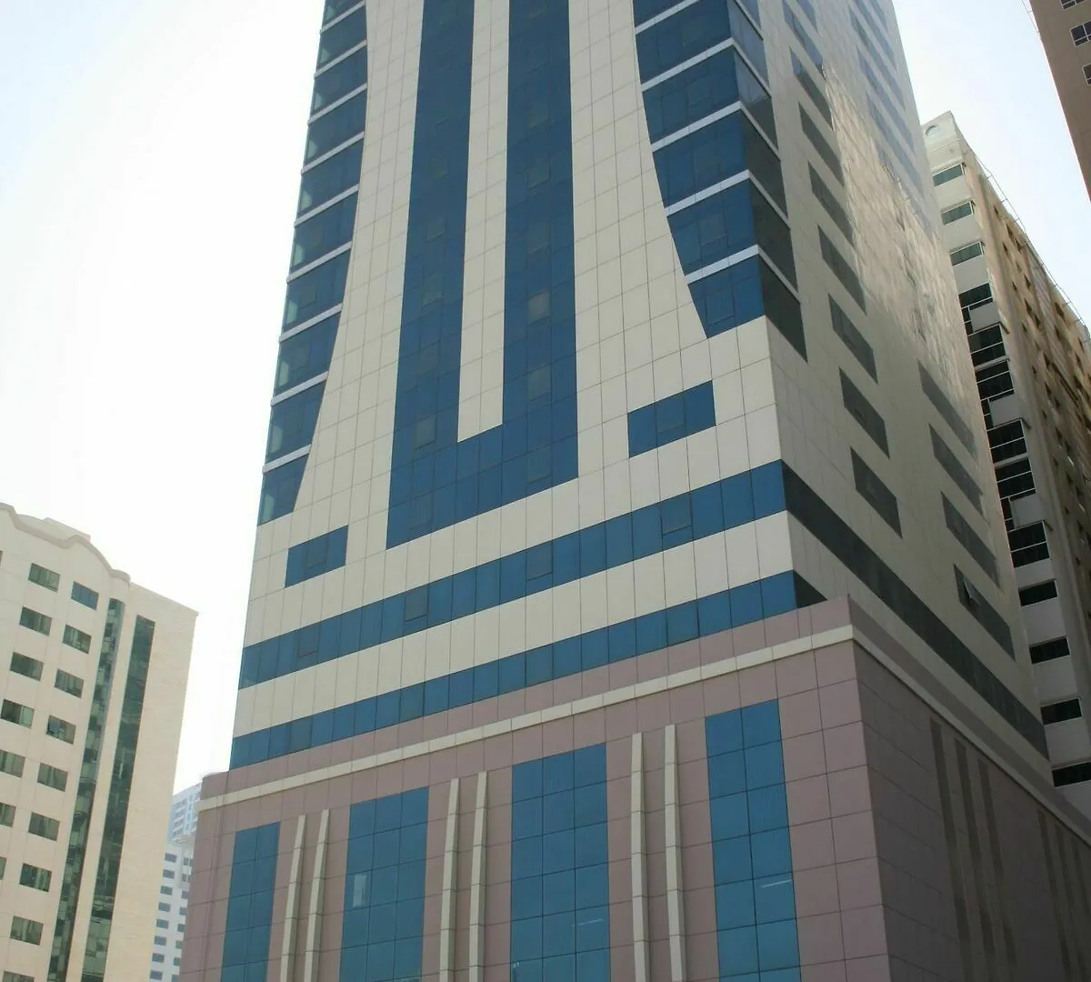 Al Azmi Hotel 115 Schardscha 4*,